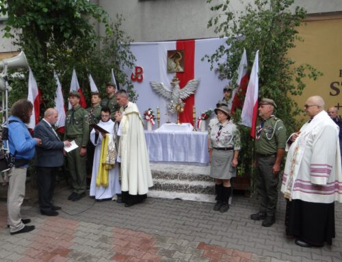 Harcerze Hufca ZHP Głowno przygotowali ołtarz AK-ZHP na Boże Ciało